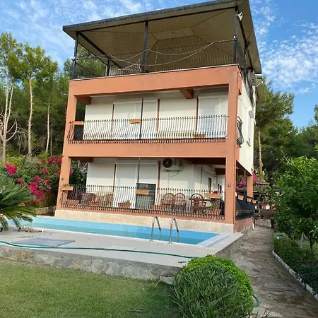 Ormanin Icinde Genis Havuzlu Triplex Manavgat