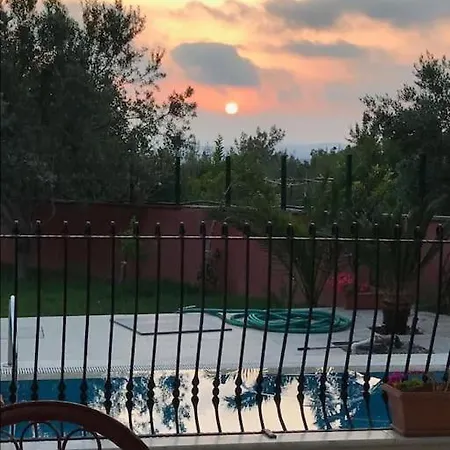 Ormanin Icinde Genis Havuzlu Triplex Holiday home