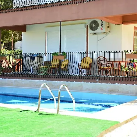 Ormanin Icinde Genis Havuzlu Triplex Holiday home Manavgat